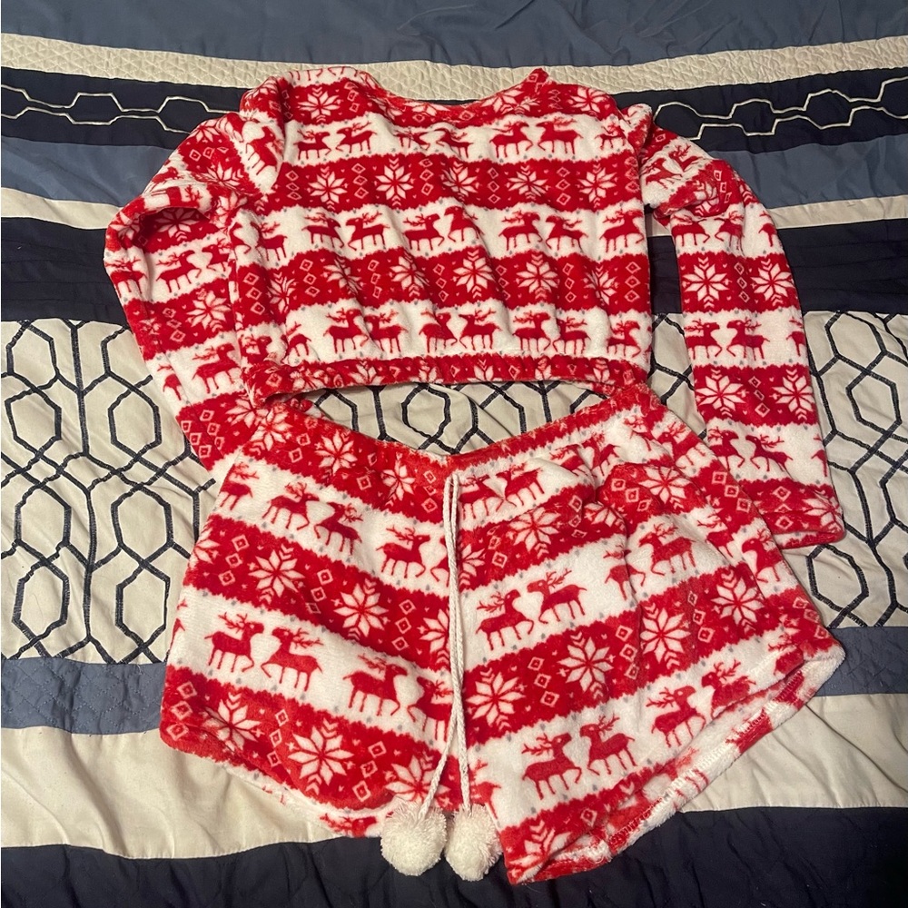 2 piece pajama set never worn. Bought it off the tik tok shop. Runs small